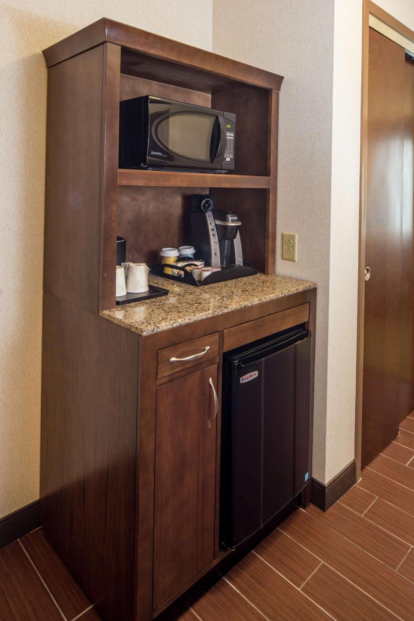 Hilton Garden Inn Uniontown Exteriér fotografie